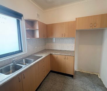 Special 2 Bedroom + Study House in a Premier Location - Photo 1