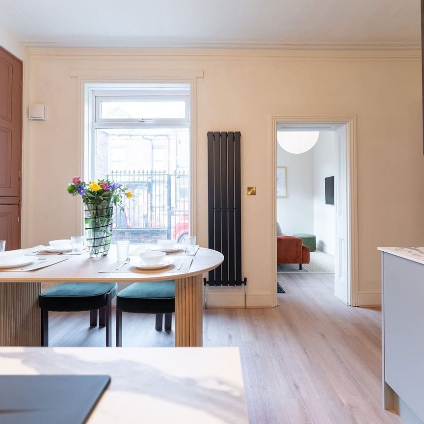 Room in a Shared House, Hough Lane, LS13 - Photo 1