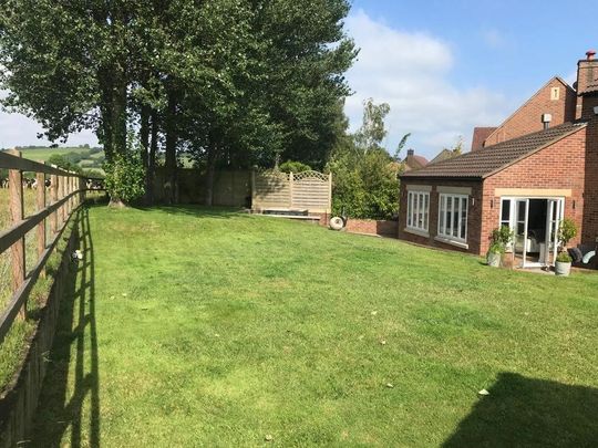 4 bedroom detached house to rent - Photo 1
