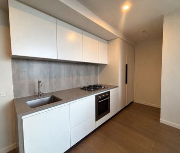 City Living Made Easy – Two Bedrooms with Exceptional Resident Faci... - Photo 3