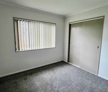 2 Bedrooms and 1 Bathroom!! Including water an... - Photo 1