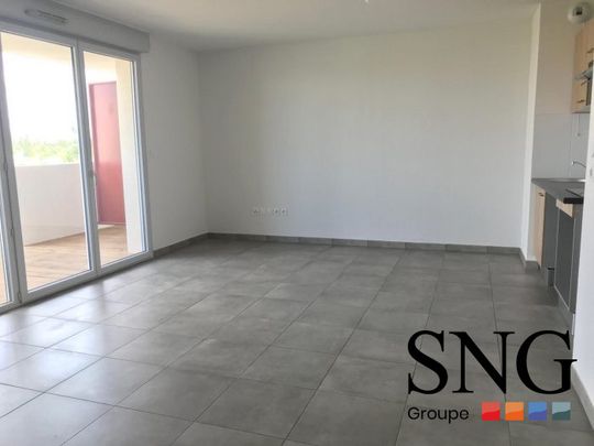 T3 AVEC LOGGIA ET PARKING - Photo 1