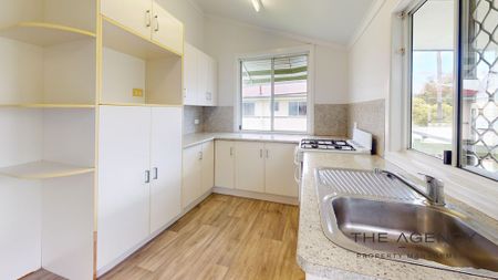 Charming Home in Quiet Street - Photo 2