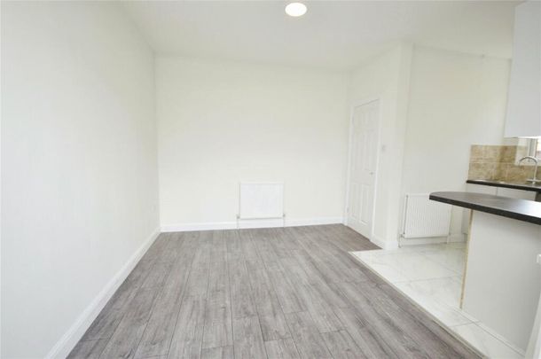 Dean Drive, Stanmore, HA7 - Photo 1