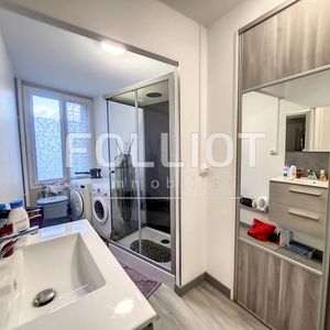 A LOUER - CENTRE VILLE DE VIRE NORMANDIE - GRAND T2 de 68,99 m² EN PARFAIT ÉTAT - Photo 2