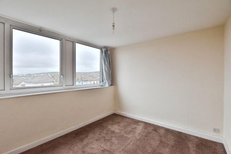 2 bedroom Flat To Let - Photo 3