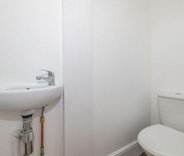 3 bedroom semi-detached house to rent - Photo 5