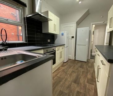 Headingley Crescent, - Photo 6