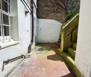 2 bedroom ground floor flat to rent - Photo 2