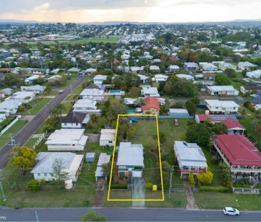 Spacious Home in Silkstone! - Photo 1