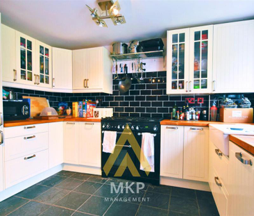 4 bedroom semi-detached house to rent - Photo 6