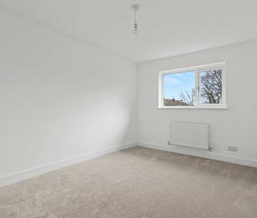 3 bedroom end of terrace house to rent - Photo 2