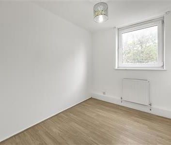 Westbridge Road, SW11 - Photo 1