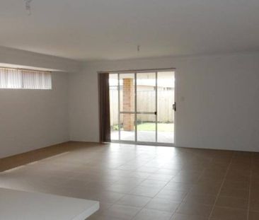 Flexible Living in Sought-After Ellenbrook Location - Photo 2