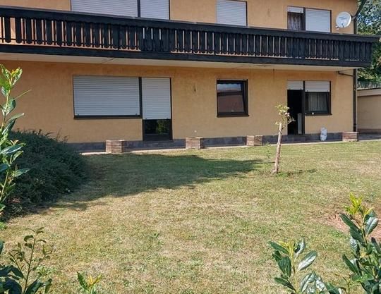 Großzügige 2-Zimmer Dachgeschosswohnung im Grünen - Photo 1