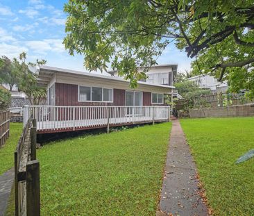 Newly Renovated Large 3 bedroom - What a Location! - Photo 5
