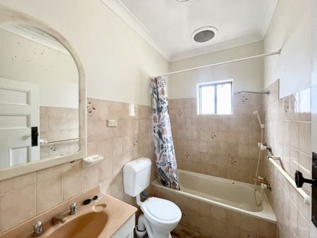 FULL BRICK 4 BEDROOM HOUSE IN ROSEBERY WITH HUGE YARD - Photo 2