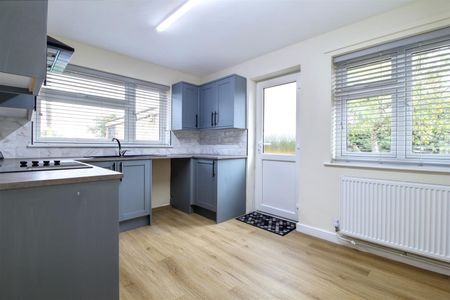 2 Bedroom Bungalow to let - Photo 5