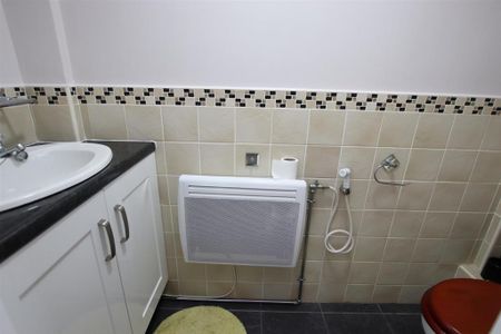 4 bedroom detached house to rent - Photo 4