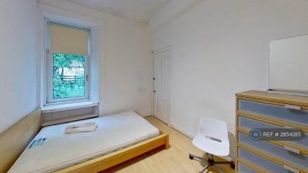 3 bedroom flat to rent - Photo 2