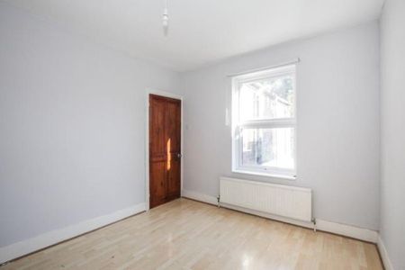 3 bedroom end of terrace house to rent - Photo 5
