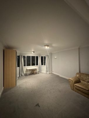 3 Bed Flat, Chatsworth Road, NW2 - Photo 1