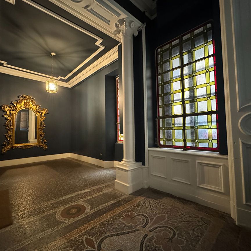 TOULOUSE - Saint-Etienne TOULOUSE - Spacieux T3 de 125.30 m² avec balcon et ascenseur, - Photo 1