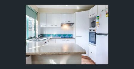 3 bedroom townhouse close to everything - Photo 5