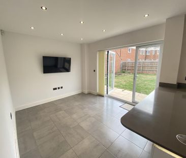 4 bedroom detached house to rent - Photo 1