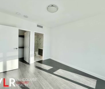 Condo in Burnaby, BC - Photo 3