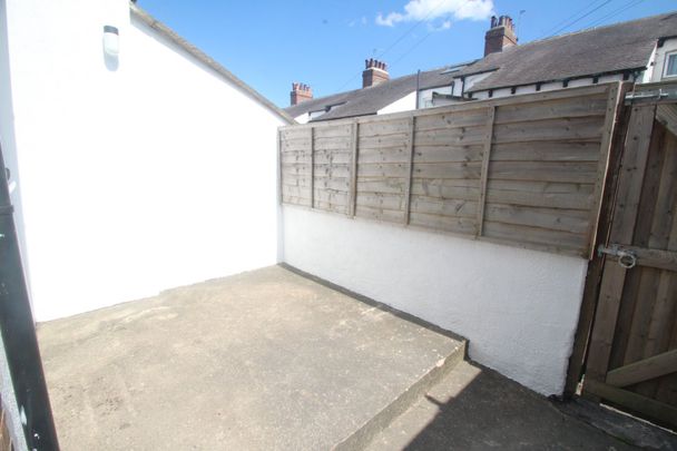 2 bedroom terraced house to rent - Photo 1