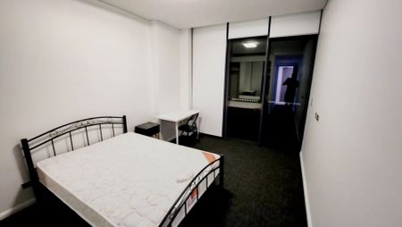 2 bedroom 2 bathroom - Photo 4