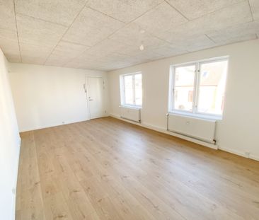 Stor og charmerende 4-værelses lejlighed i Vejgaard - Photo 1