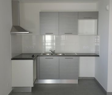 Location Appartement 3 pièces 68m² ST DENIS 97400 - Photo 3
