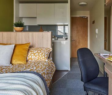 1 bedroom in a flat share to rent - Photo 5