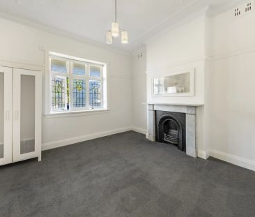 Private one Bedroom Apartment with original federation features - Photo 1