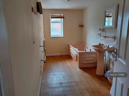 1 bedroom flat to rent - Photo 4