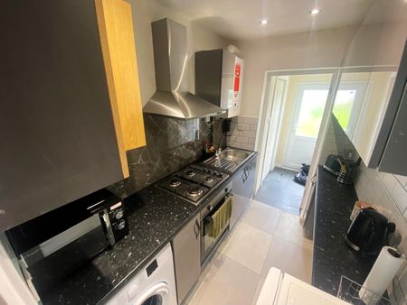 Eastcote Lane, Harrow - Photo 4