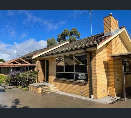 1/37-39 Clarke Street, Newtown, Vic 3220 - Photo 2