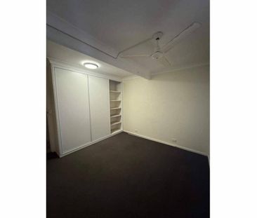 Three Bedroom House - Photo 6