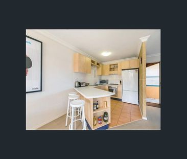 WARM & HOMELY | CONVEINIENT PARKDALE LOCATION! - Photo 5