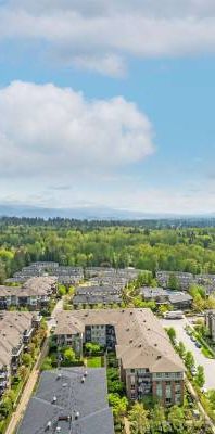 Beautiful, 2 bed 2 bath upper unit with Panoramic views, 950 SF - Photo 1