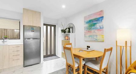 Modern 2 bed Gem! - Photo 5