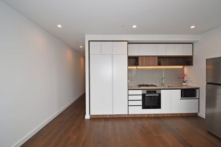 Modern Apartment in the Heart of Bentleigh - Photo 2