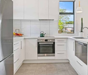 Contemporary 2-Bedroom Townhouse - Photo 3