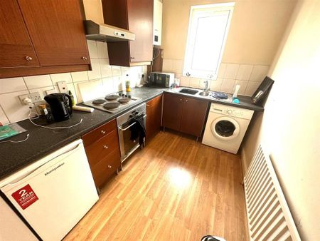 2 bedroom flat to rent - Photo 4