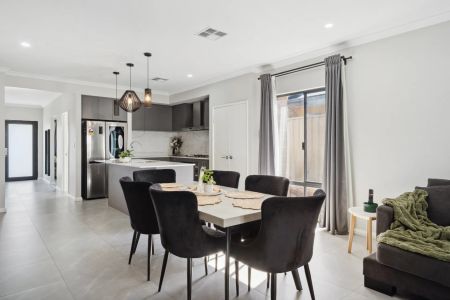 Stunning family home in the heart of Wandi - Photo 2