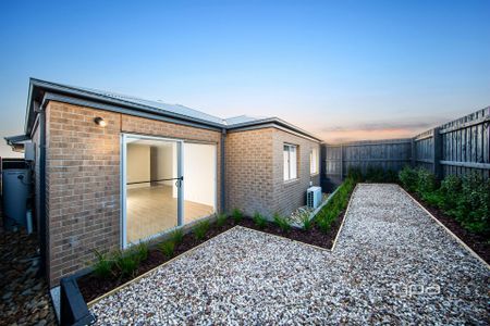 IMMACULATE & PERFECTLY POSITIONED IN WOODLEA ESTATE - Photo 2