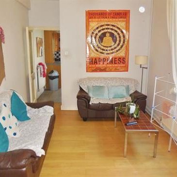 Four Bedroom Property Close to Heath Hospital - Available July 2017 - Photo 1