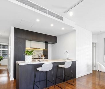 Timber floored 2bed on prime location - Photo 3